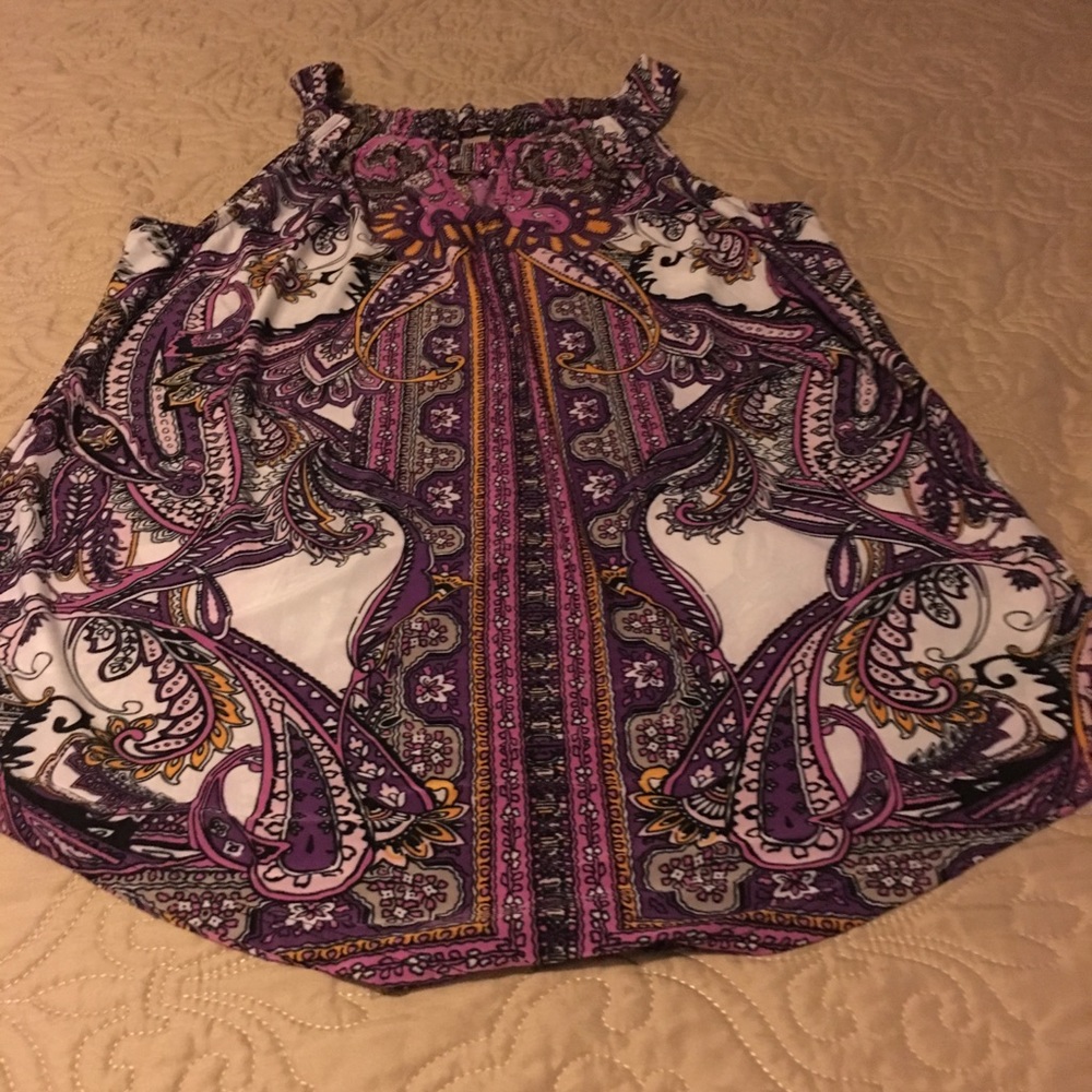 Beautiful Top, Two Button Back Closure - image 2